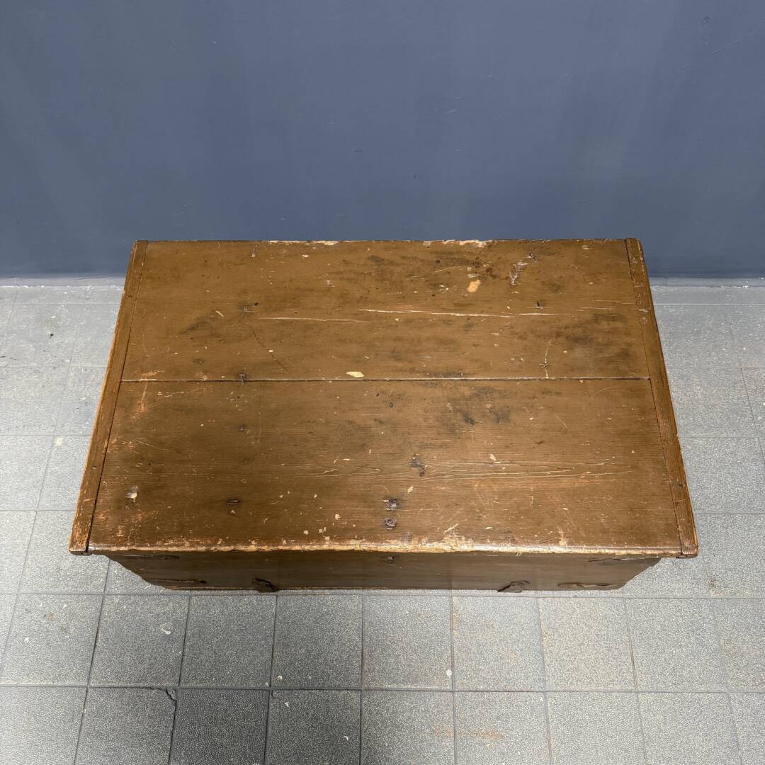 Scandinavisch Kist Metal Brown bij Reliving