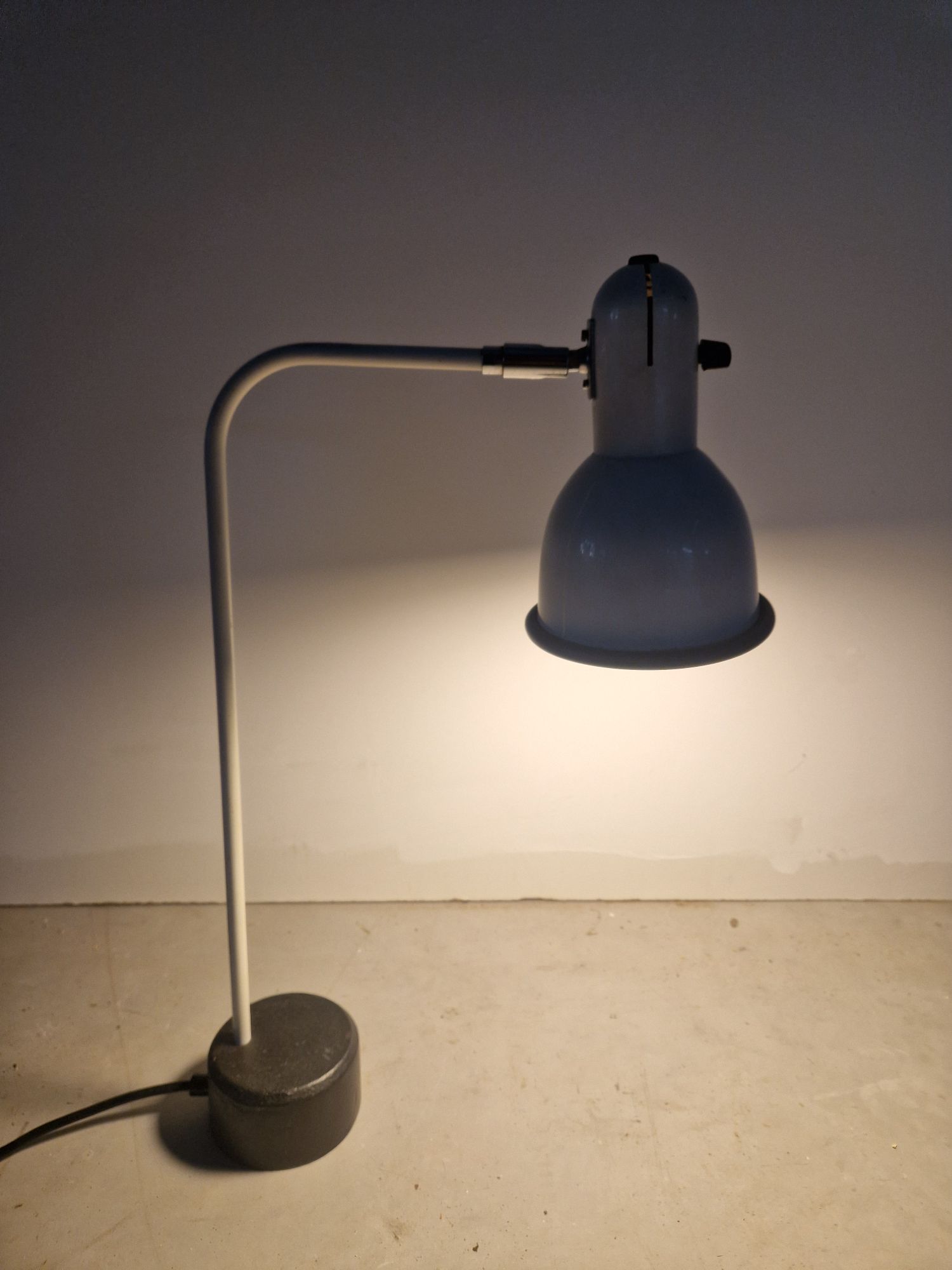 伊80sLampe de Bureau社製 イタリア ヴィンテージ Tafellamp Metal White bij Reliving
