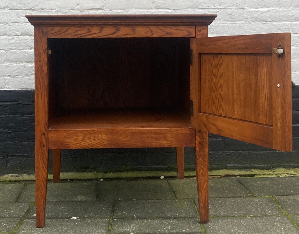 Eiken Bijzettafel - 1 Deurs Kastje 69 Cm Hoog, 62 Cm Breed image 4