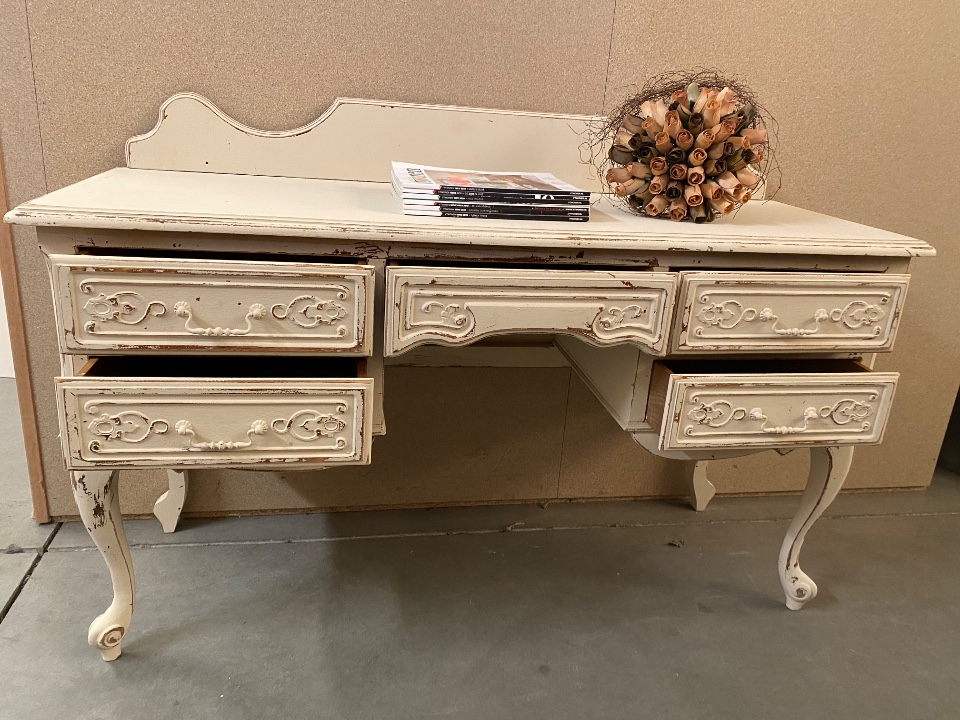 Brocante Queen Ann Kaptafel / Dressoir / Televisiemeubel image 8