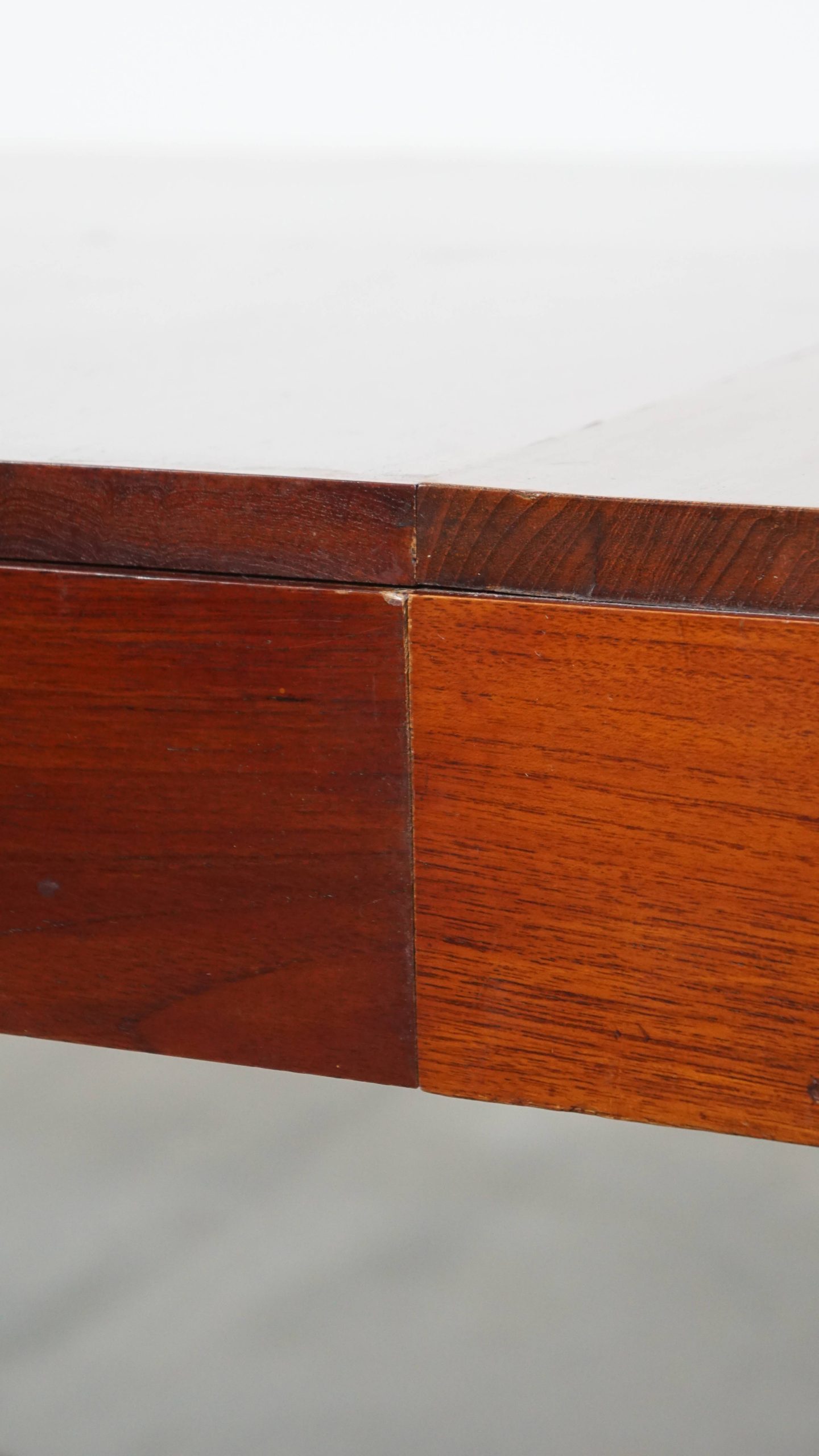 Uitschuifbare En Mooie Originele Art Deco Eettafel Voor 4 Tot 6 Personen Met Mooie Details image 10