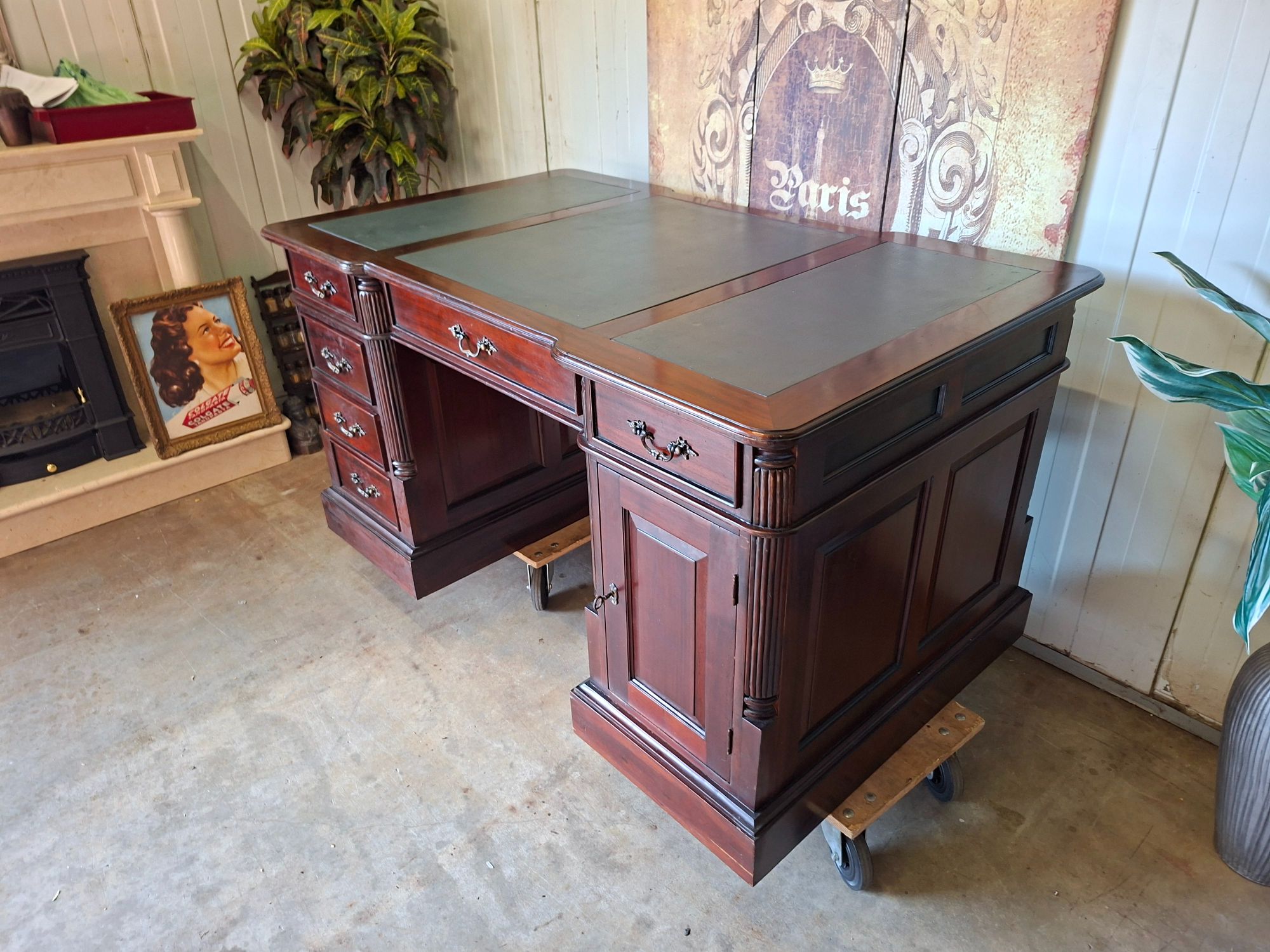 Klassieke Engels Dubbelzijdig Bureau, Schrijftafel, Partnerdesk Kast Afm.150x90cm En 80cm Hoog. image 3
