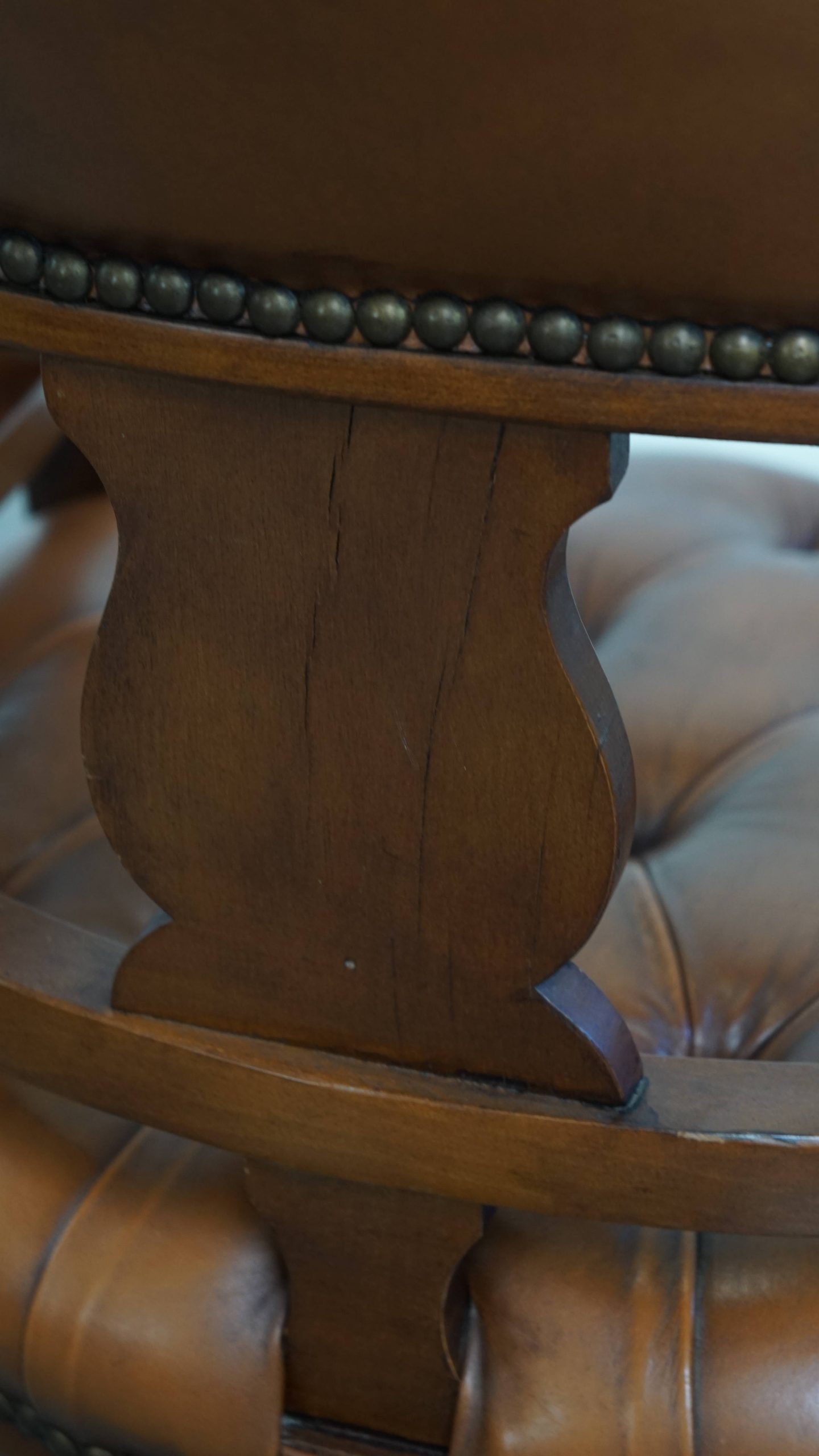 Klassieke Rundleren En Houten Chesterfield Bureaustoel In Engelse Stijl, Afgewerkt Met Siernagels image 15