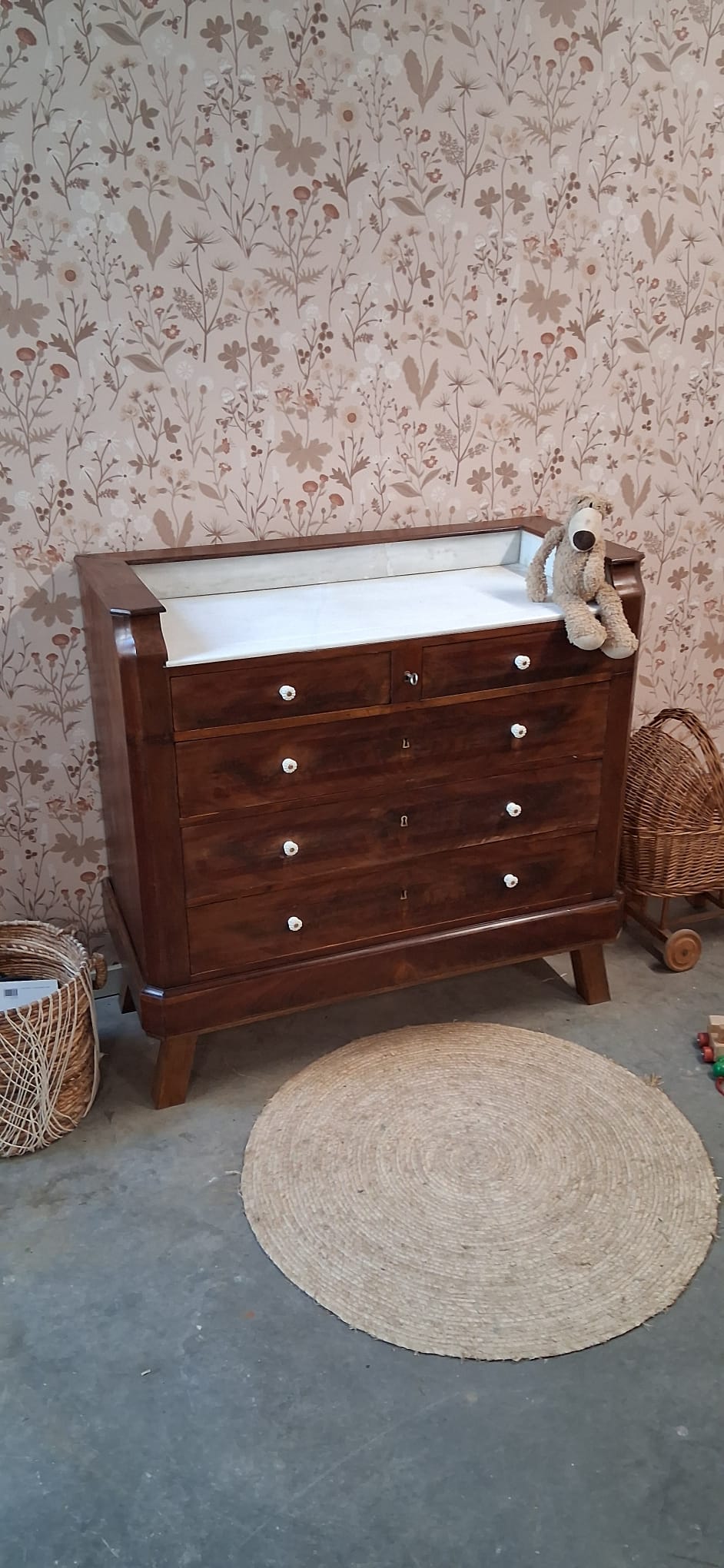 Franse Vintage Commode Met Lades Wit Marmeren Blad image 3