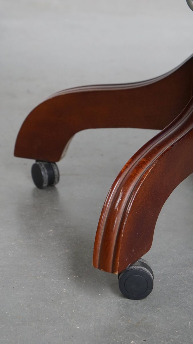 Tijdloze Groene Rundleren Chesterfield Bureaustoel In Engelse Stijl Op Wieltjes image 14