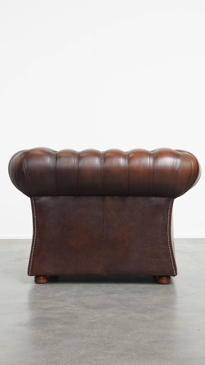 Luxe En Imposante In Goede Staat Verkerende Rundleren Chesterfield Clubfauteuil In Engelse Stijl image 3
