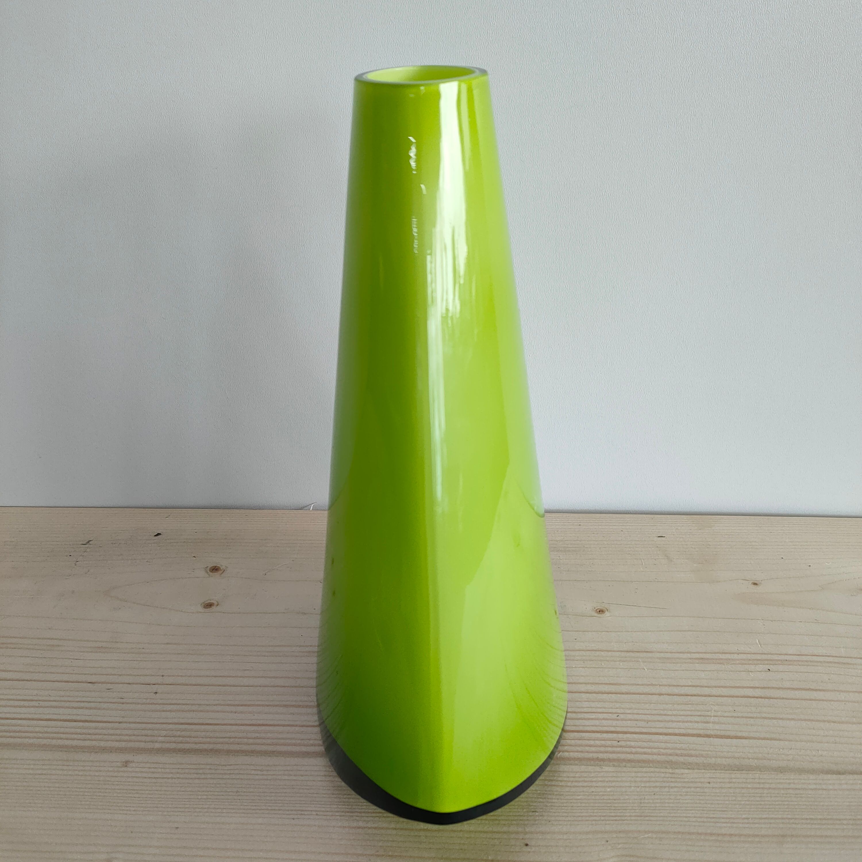Limegroen Vaas Triangle Tombola image 3
