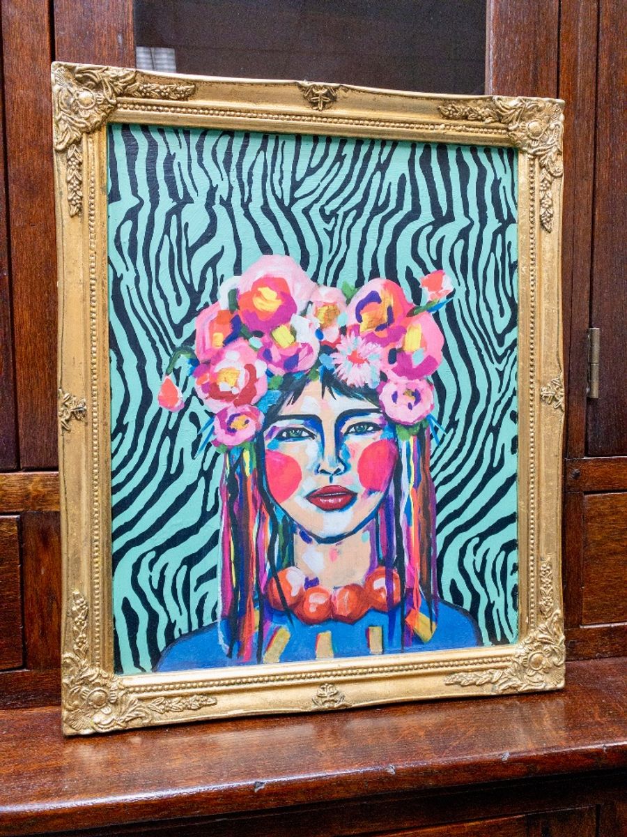 Restyled Lijst Met Vrolijke Vrouw image 2