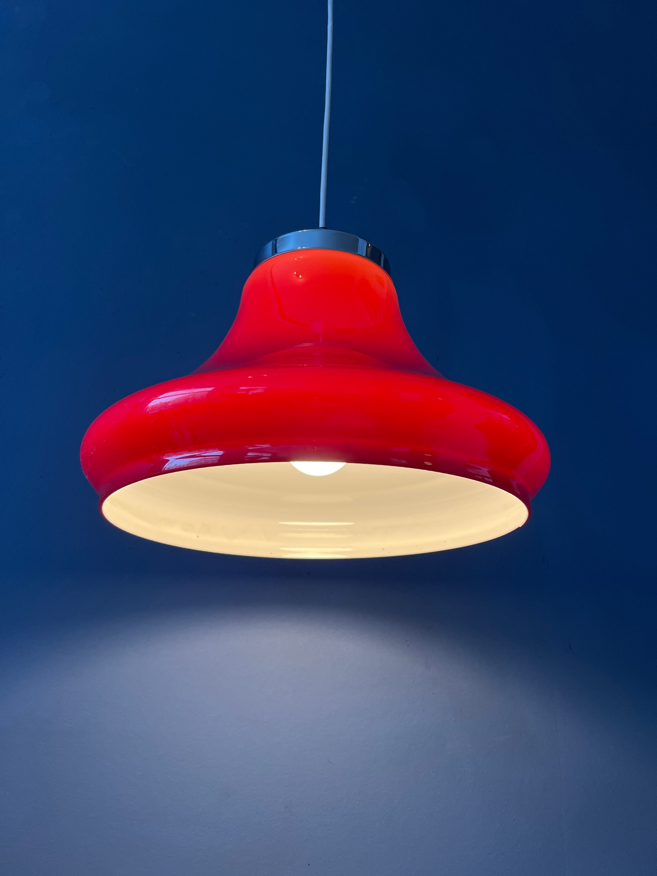 Rode Space Age Hanglamp Van Plexiglas Met Chroom Kapje image 7