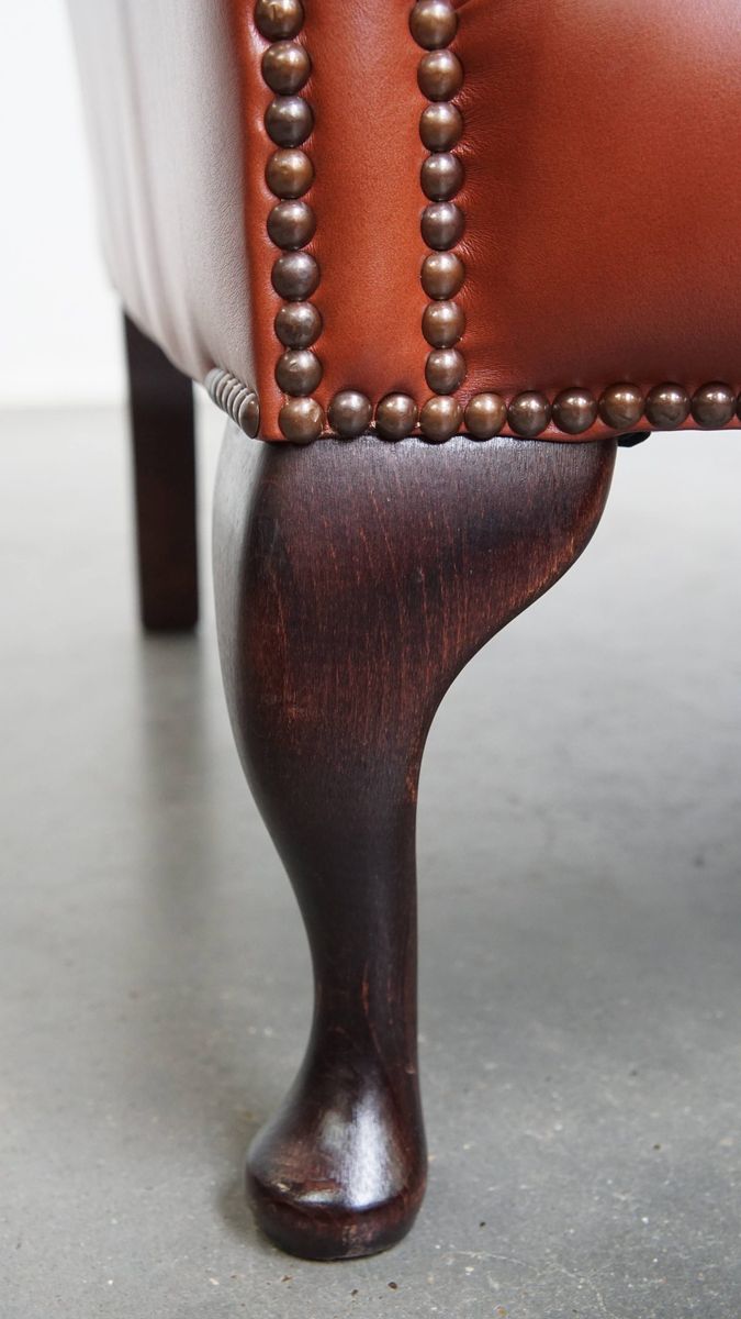 Elegante, Gladde En Comfortabele Engelse Chesterfield Oorfauteuil Van Rundleer image 10