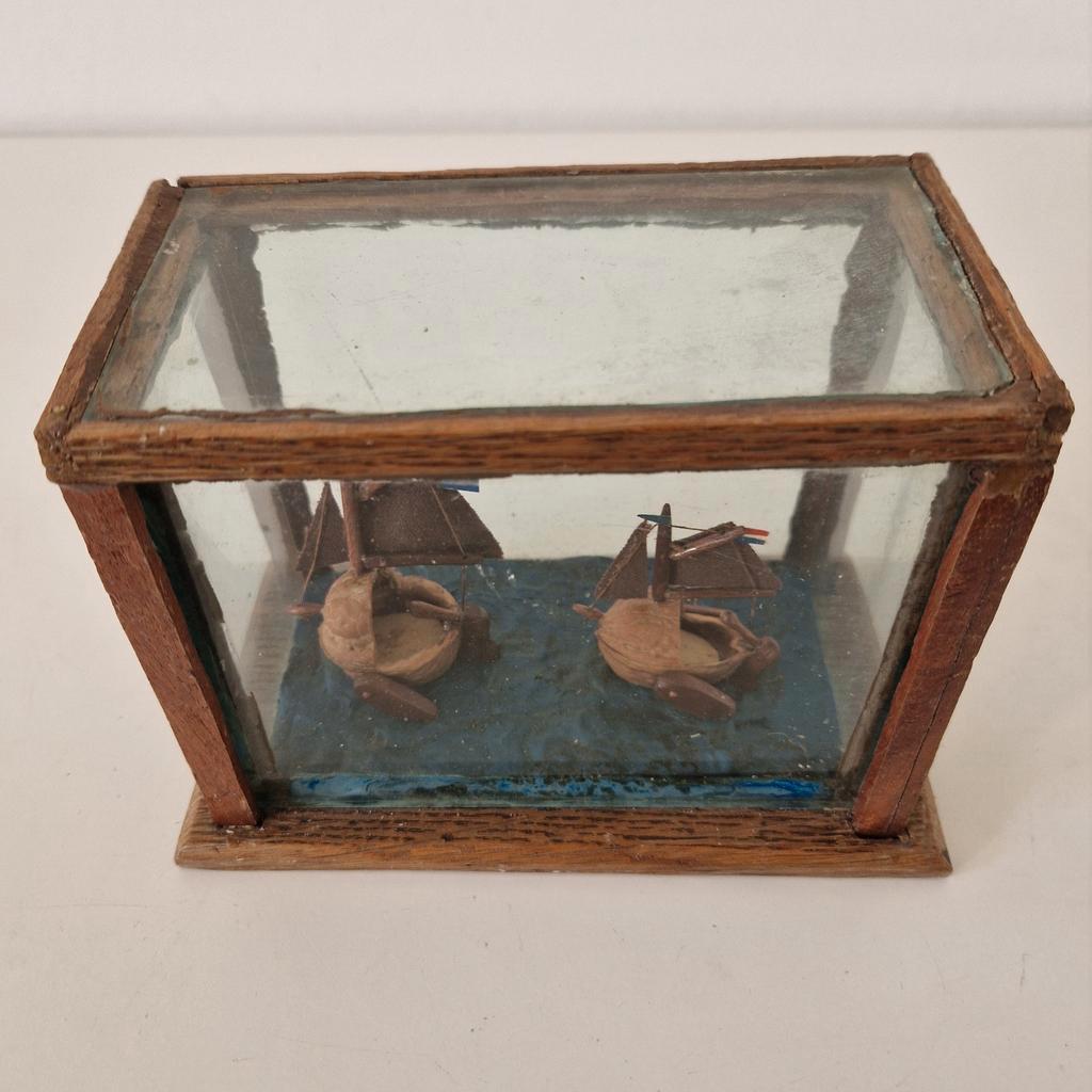 Antieke Vitrine Volkskunst Art Walnoot Bootje Vitrinekast image 5