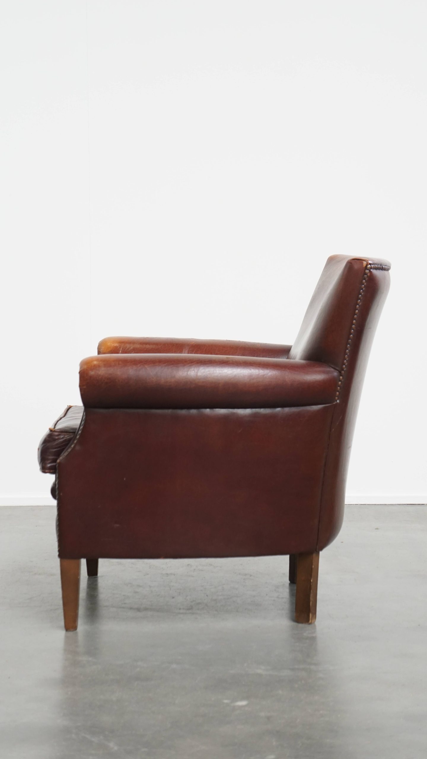 Karkatervolle Vintage Schapenleren Armchair/ Fauteuil Met Warme Kleuren En Een Mooi Patina image 6