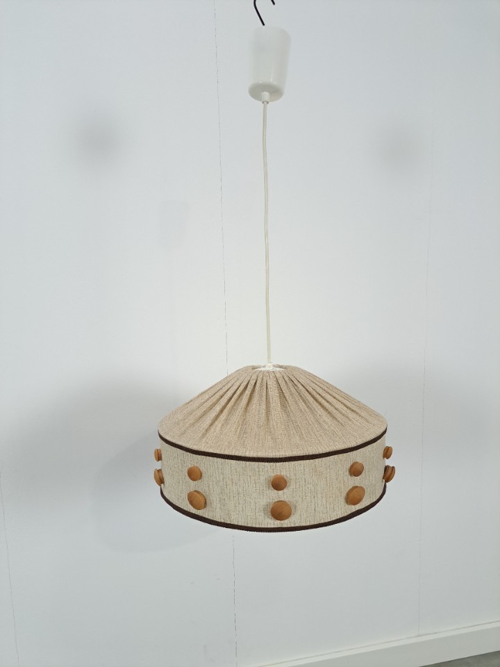Stoffen Hanglamp Met Houten Details image 2