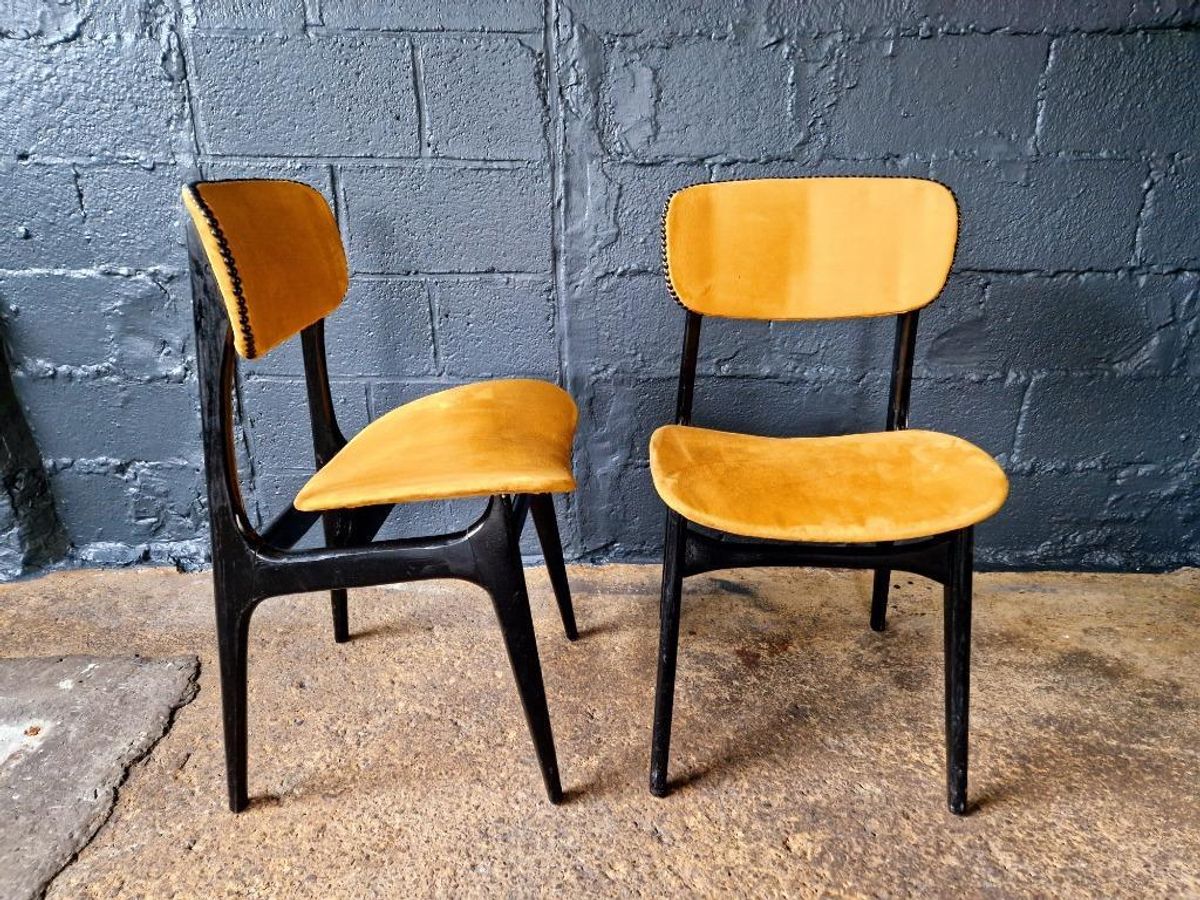 2 Vintage Stoelen In Zwart Gelakt Hout En Mosterdstof, 1960 image 3