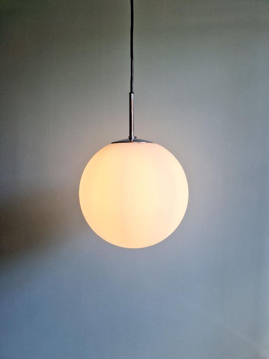 Grote Suspensie In Wit Gesatineerd Opaalglas, Limburg, 1970 image 8