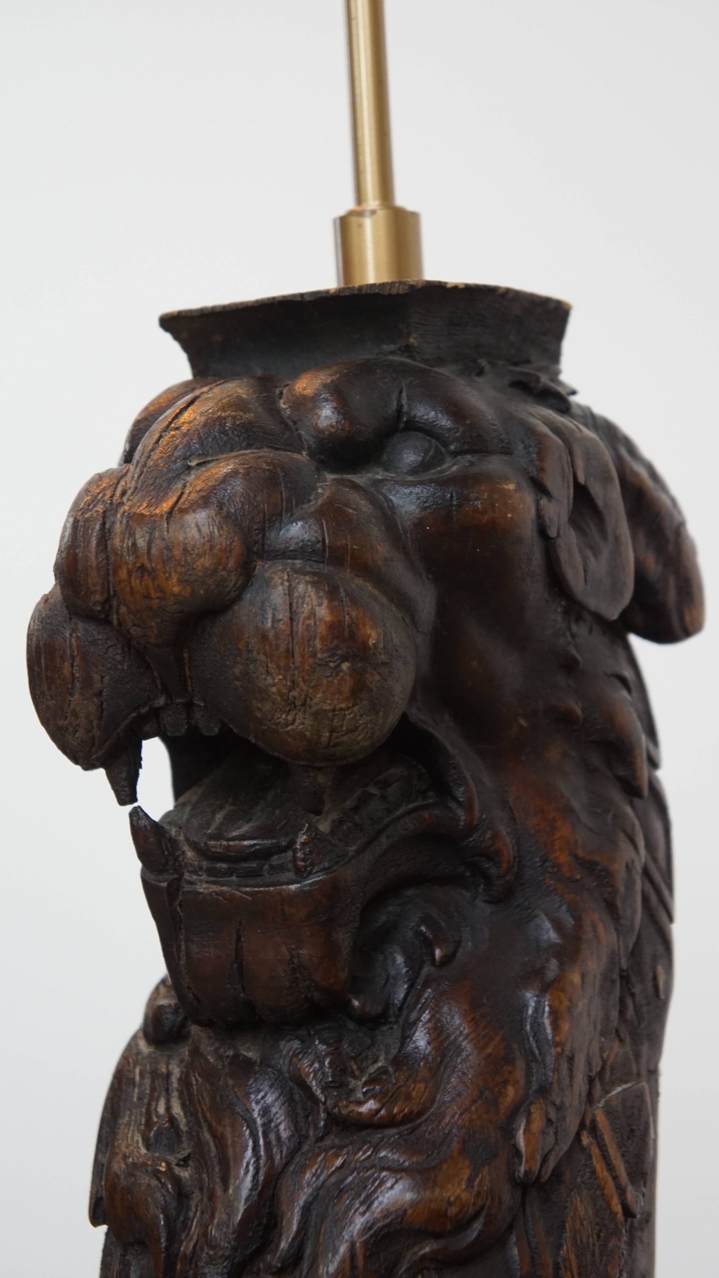 Set Van 2 Prachtige Unieke Handgesneden Antieke Houten Staande Lampen Met Leeuwenkoppen image 9