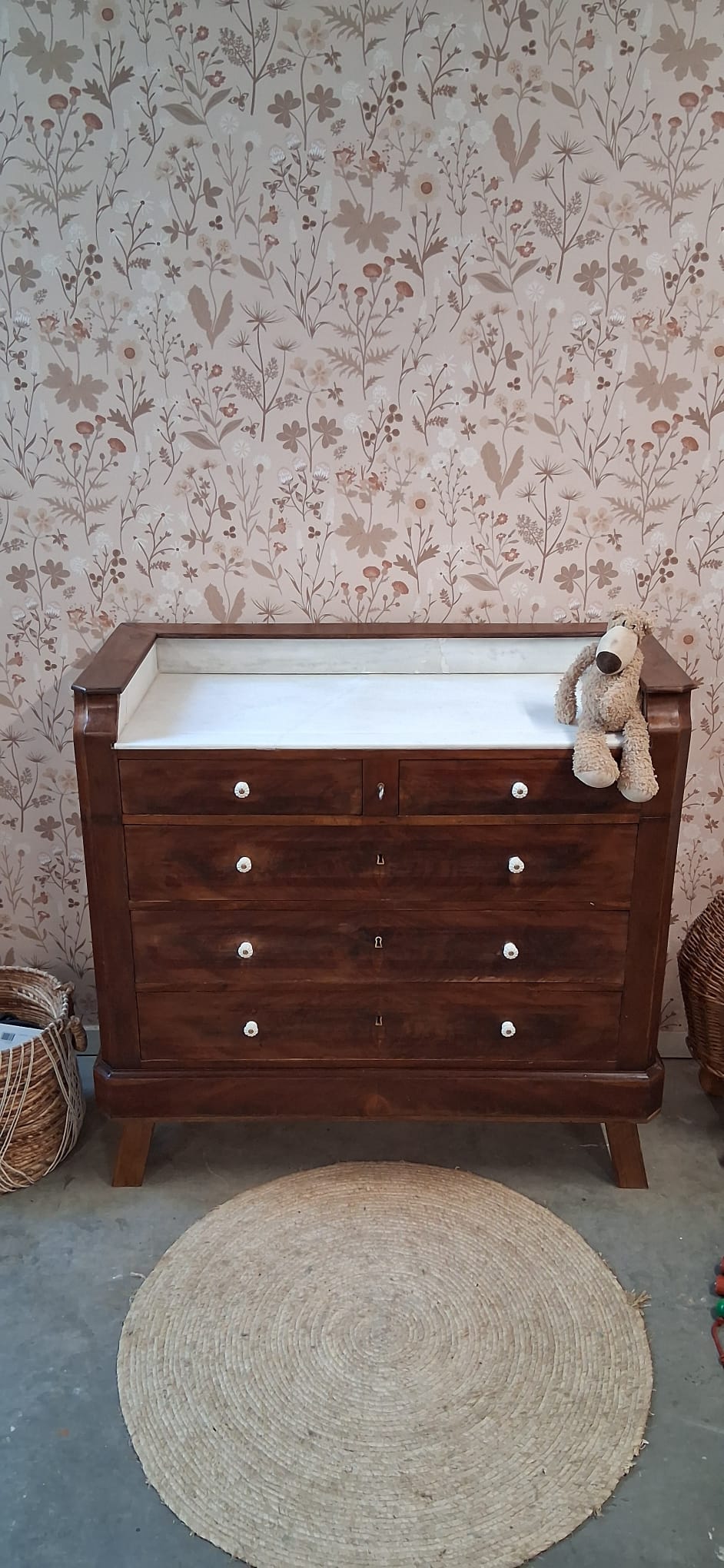 Franse Vintage Commode Met Lades Wit Marmeren Blad image 9