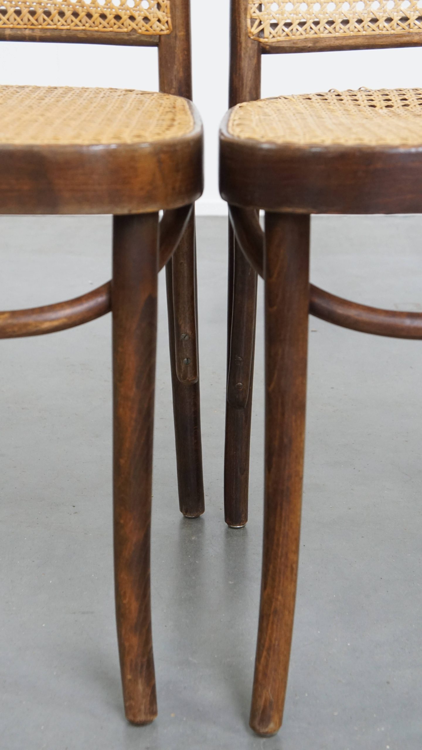 Set Van 2 Tijdloze En Charmante Bistro Stoeltjes In De Stijl Van Thonet Met Uniek Houten Frame image 9