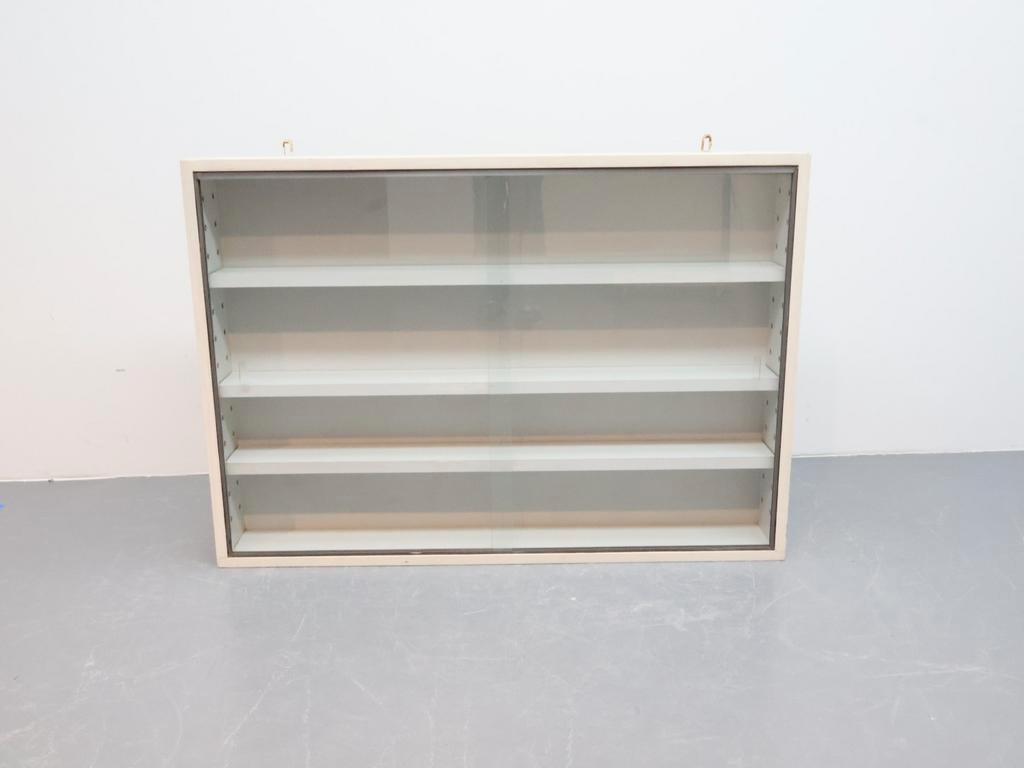 Oude Vitrinekast Uit Apotheek Met Ophangogen image 9