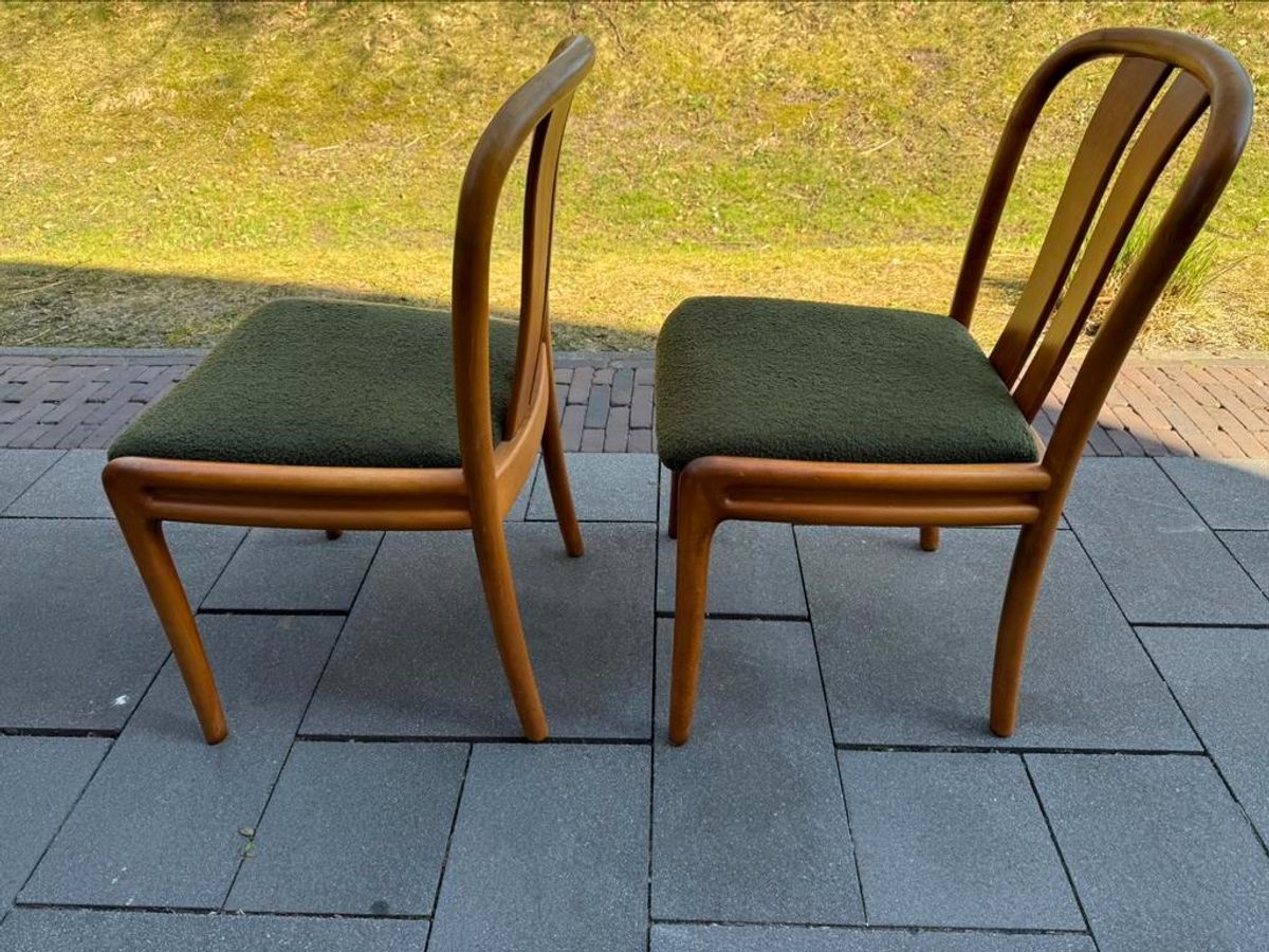 2 Hergestoffeerde Casala Stoelen image 4