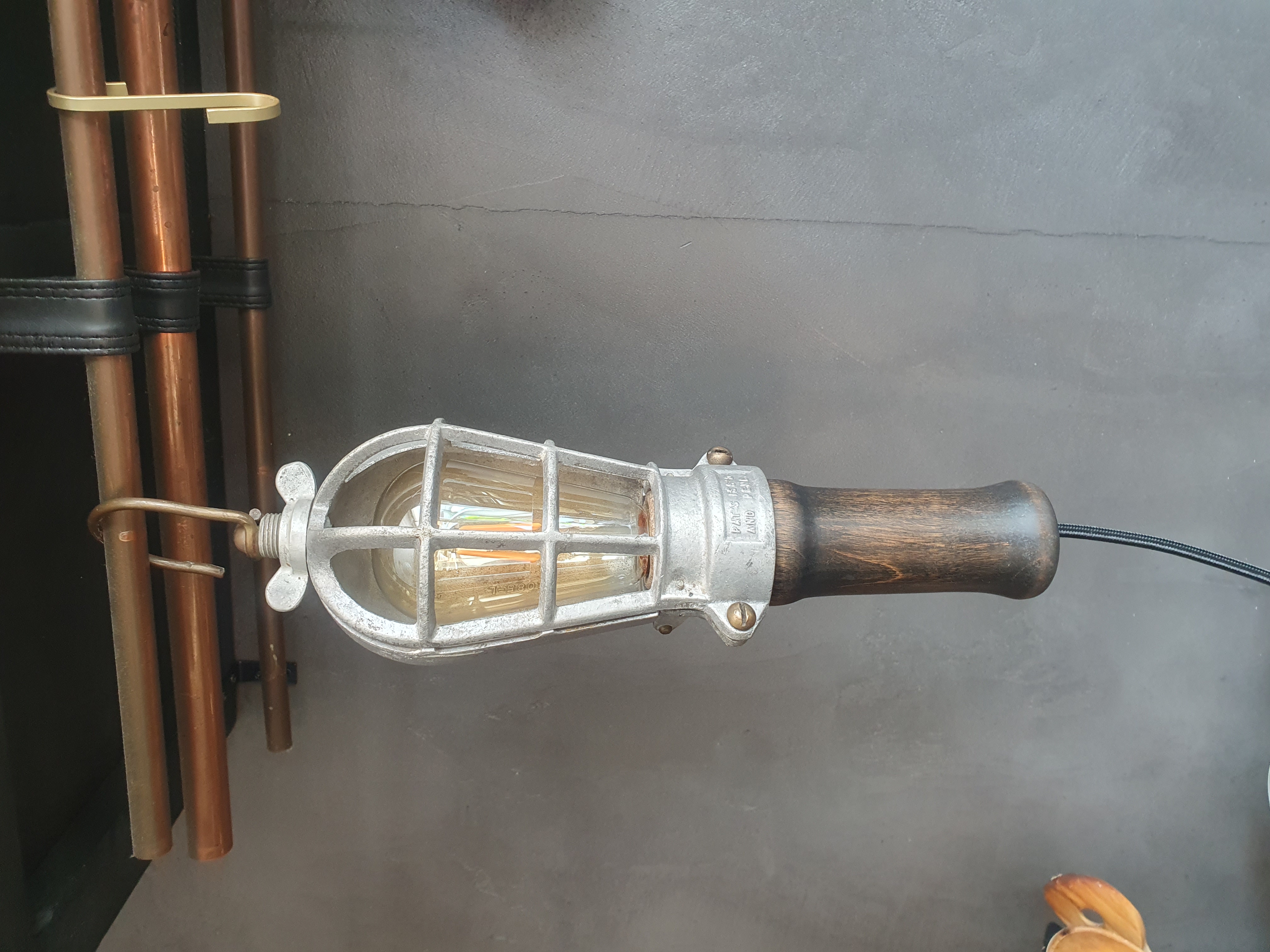 Crouse Hinds Werklamp ' Troublelight' Uit De Jaren 30. image 2