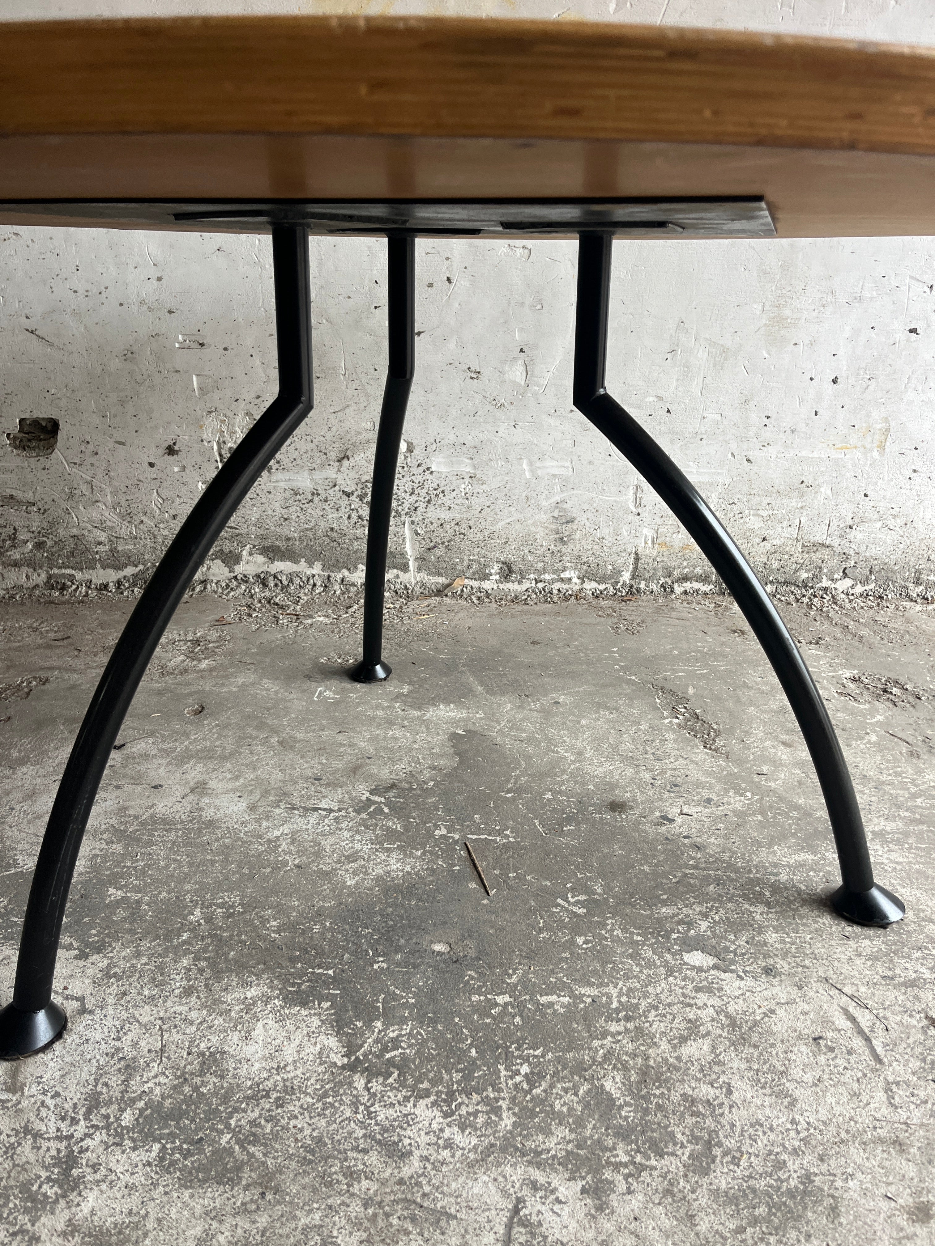 Round Dining Table With Rotating Black Center Disc image 4