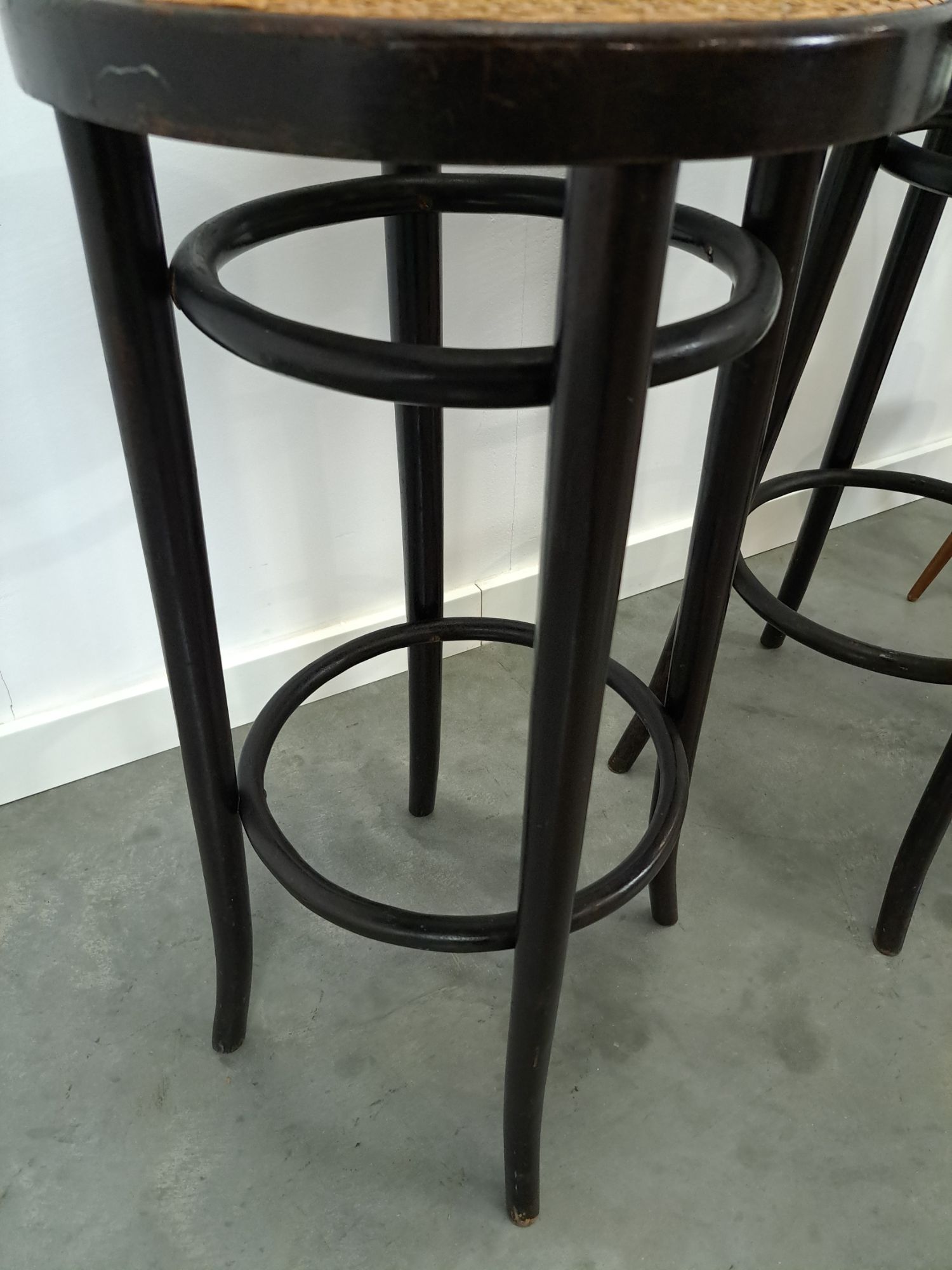 Set Jaren 50 Houten Barkrukken Met Webbing Uit Frankrijk image 14