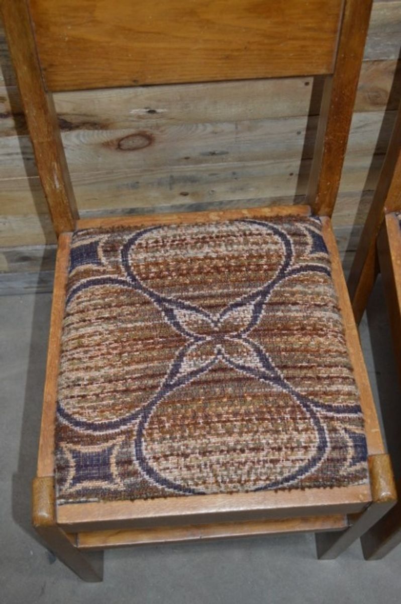 2 Ouderwetse Eiken Stoelen image 4