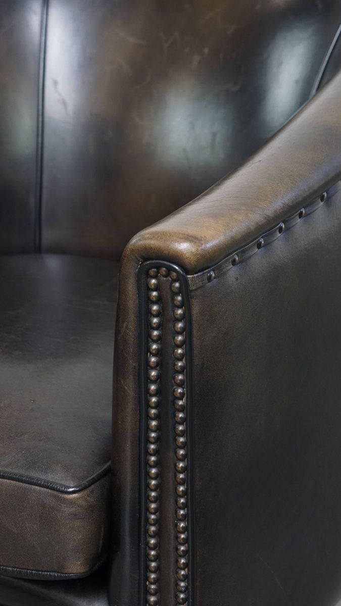Stijlvolle, Unieke En Subtiele Zwart/ Grijze Clubfauteuil Gemaakt Van Schapenleer image 11