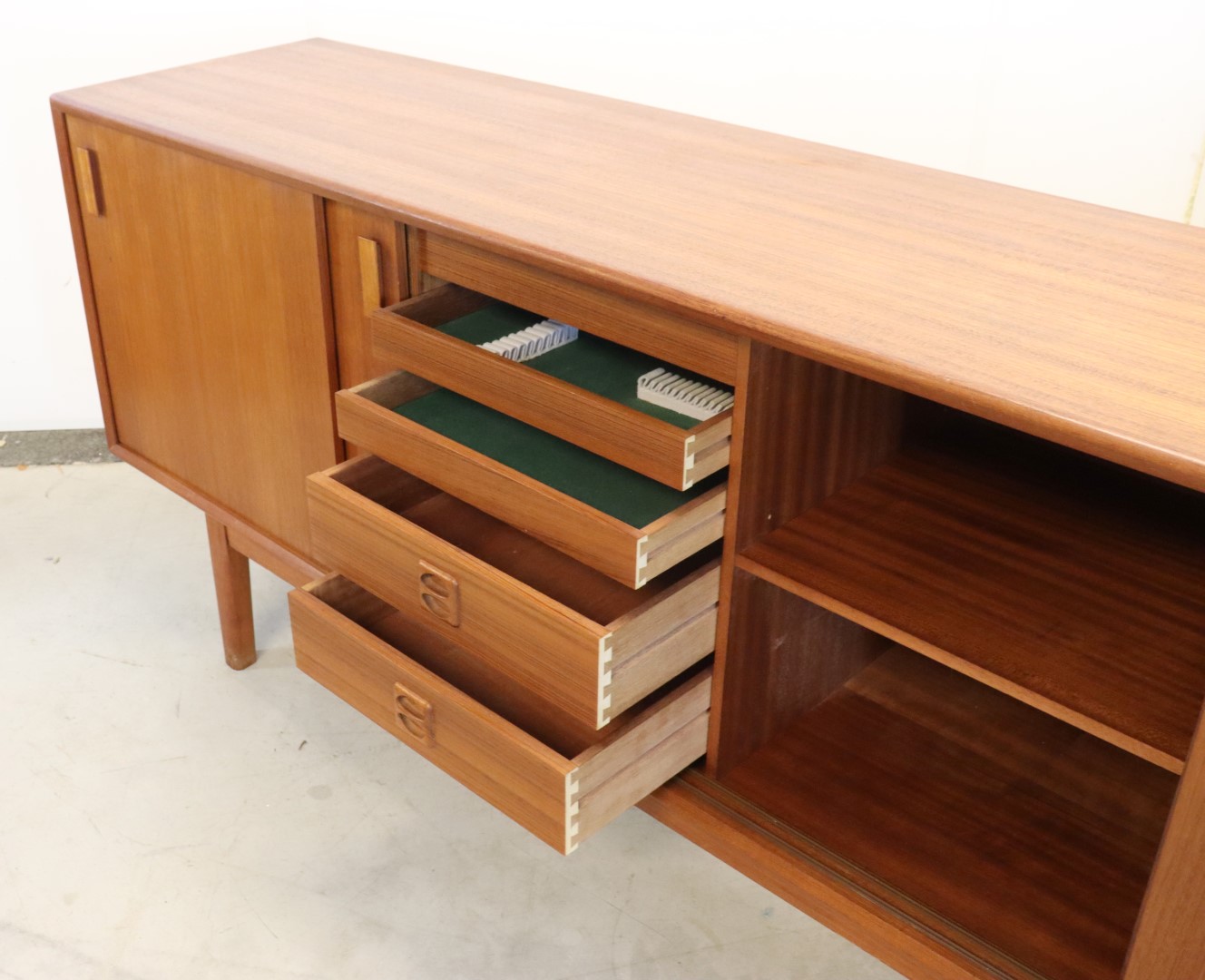 Vintage Deens Design Dressoir Sideboard Kast 'oksendrup' Midcentury image 11