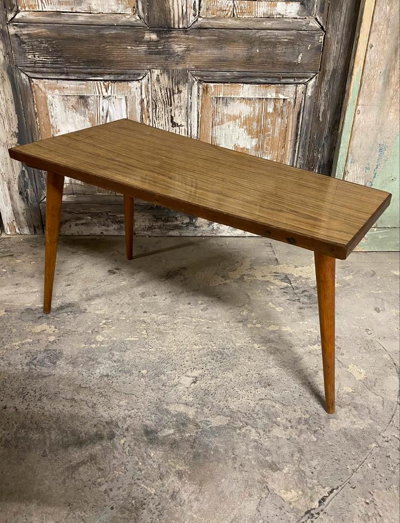Vintage Bijzettafel, Tafeltje. A-Symmetrisch. Uit 1961. image 3
