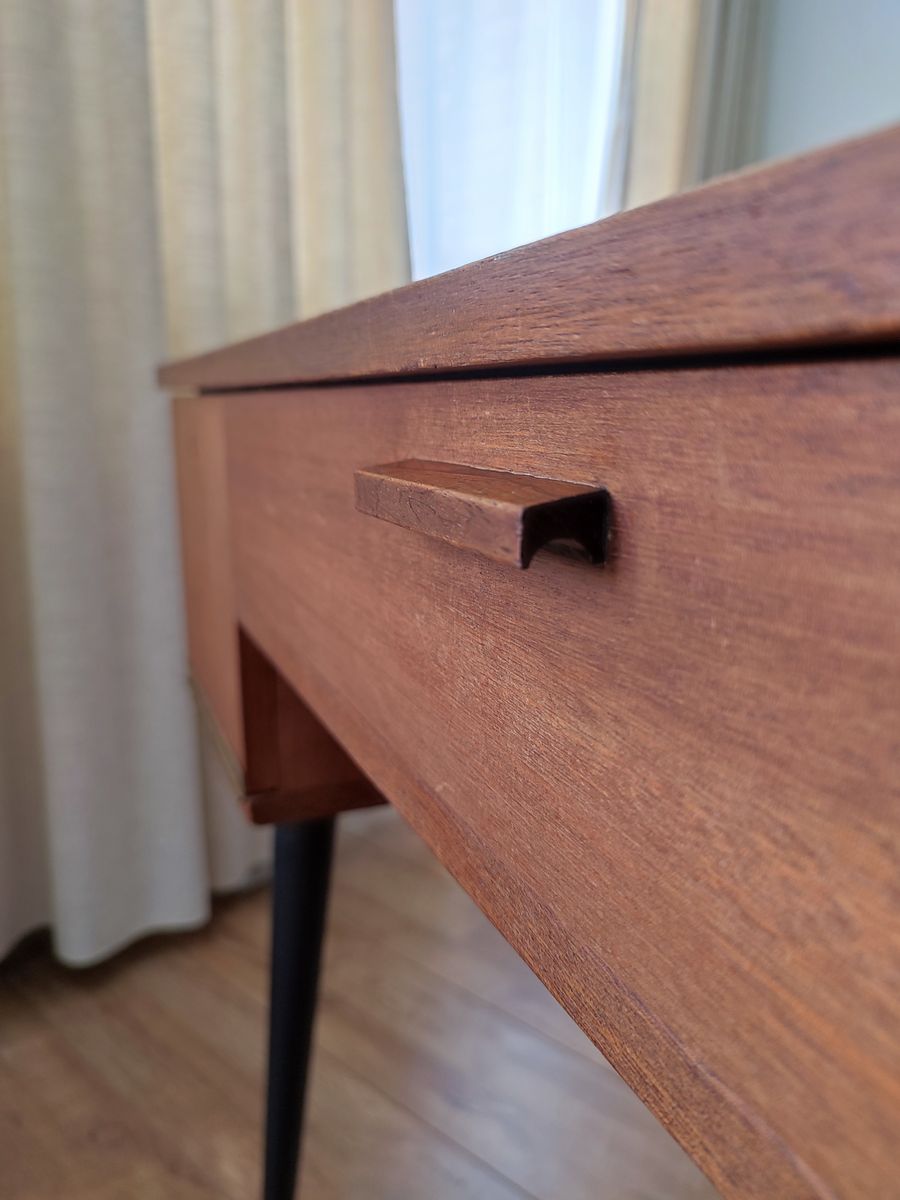 Vintage Houten Bureau Op Zwarte Poten Met Lade En Kastje image 12