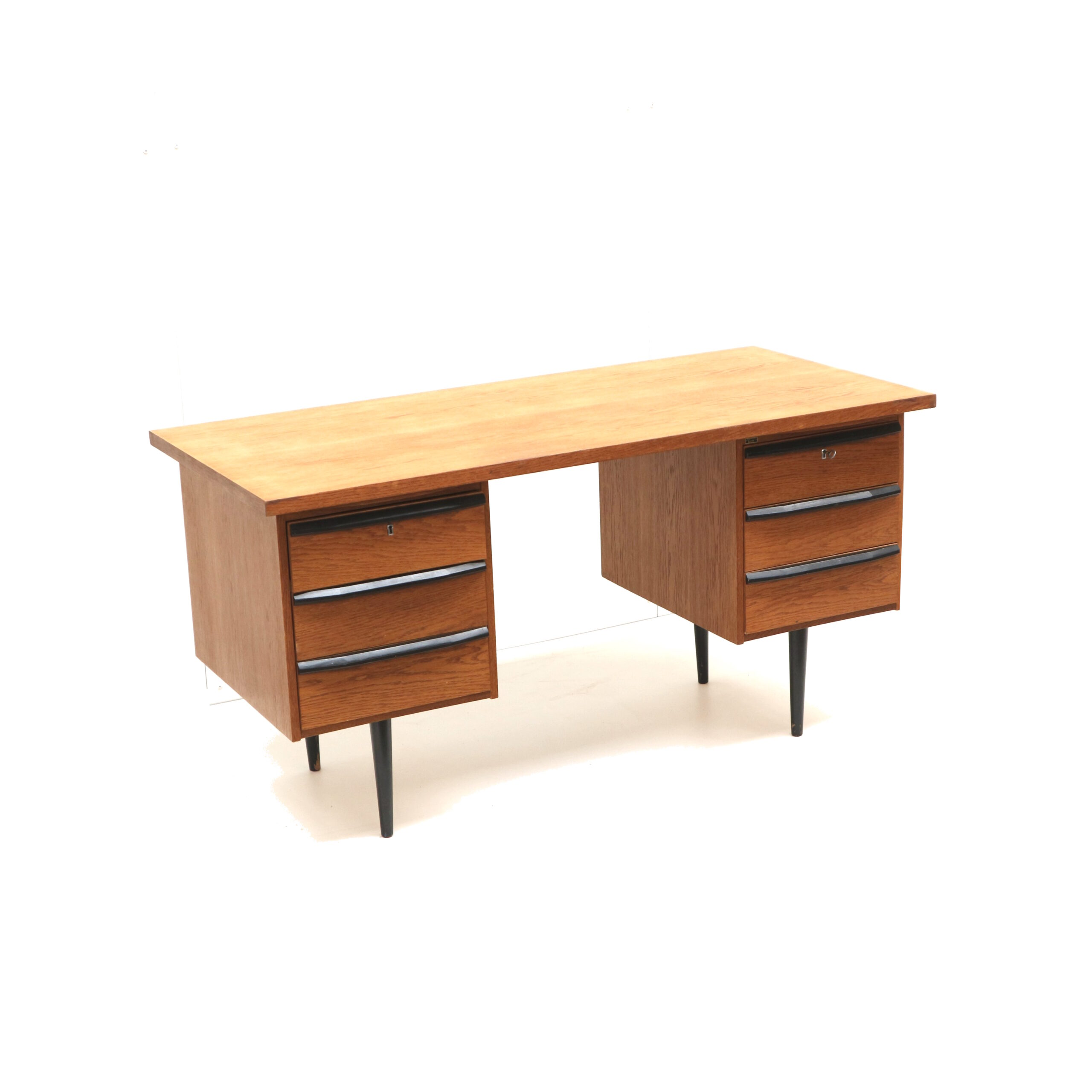Vintage Bureau Met Zes Lades Op Elegante Poten image 4