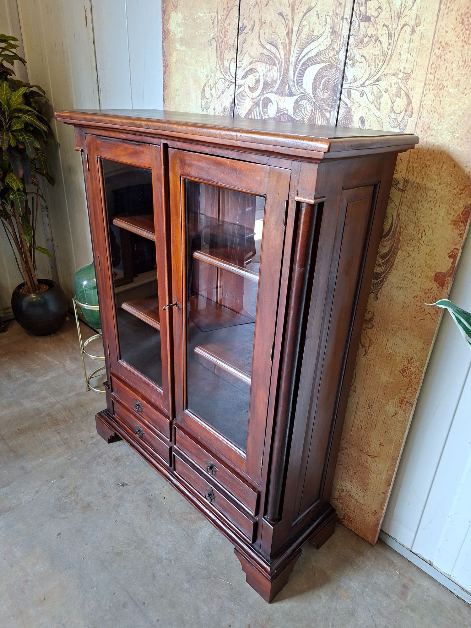 Klassieke Empire Stijl Vitrinekast, Servieskast, Mahoniehout Afm.102x36m En 131cm Hoog. image 3