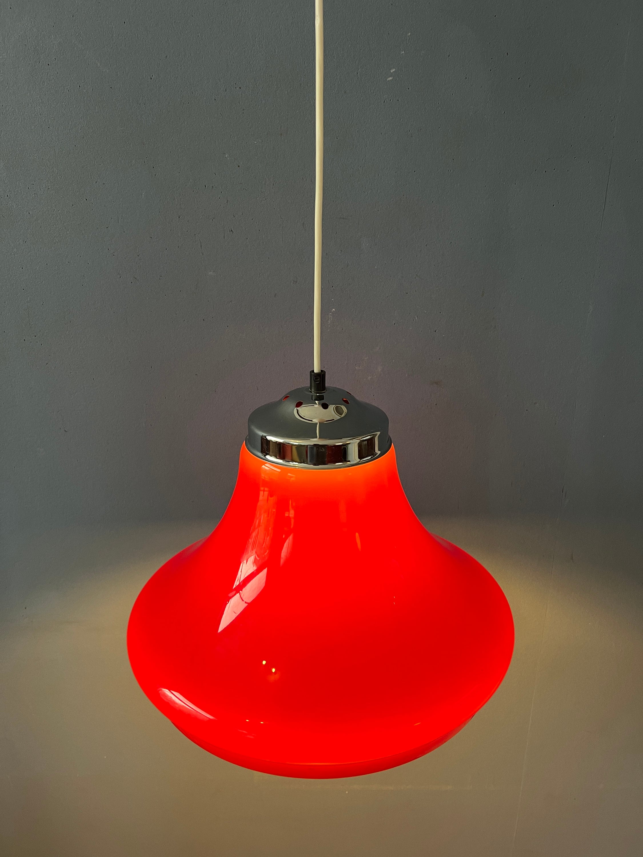 Rode Space Age Hanglamp Van Plexiglas Met Chroom Kapje image 3