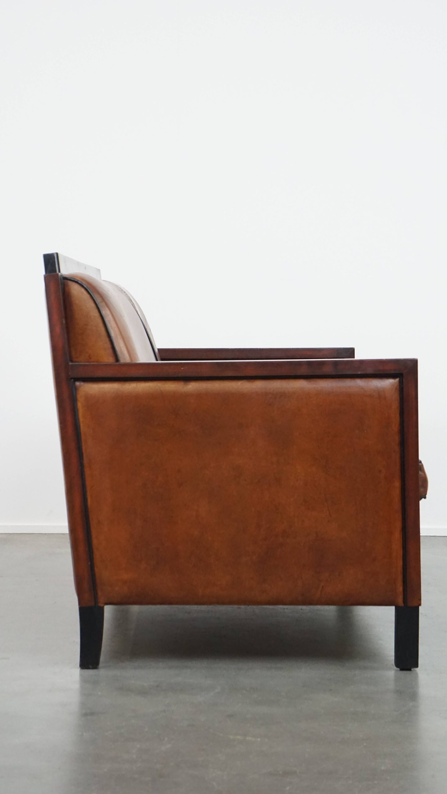 Geweldige Schapenleren 2 Zits Art Deco Design Bank Met Hout En Met Zwarte Biezen image 8