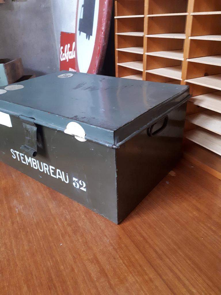 Industrieel Oud Stembureau Zaandam Blik Kist image 6