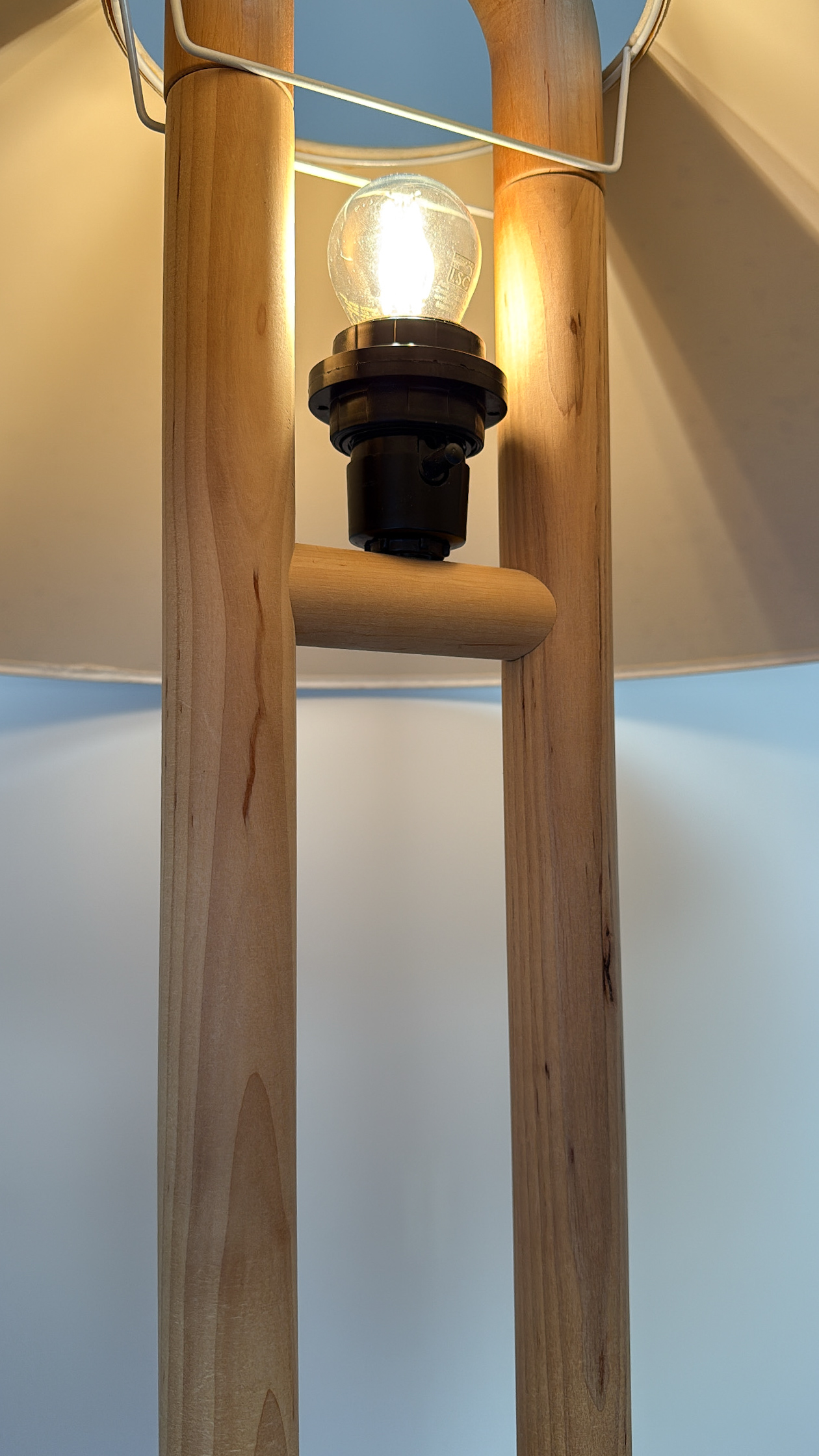 Lys Denemarken Vintage Houten Lamp Met Beige Kap image 8