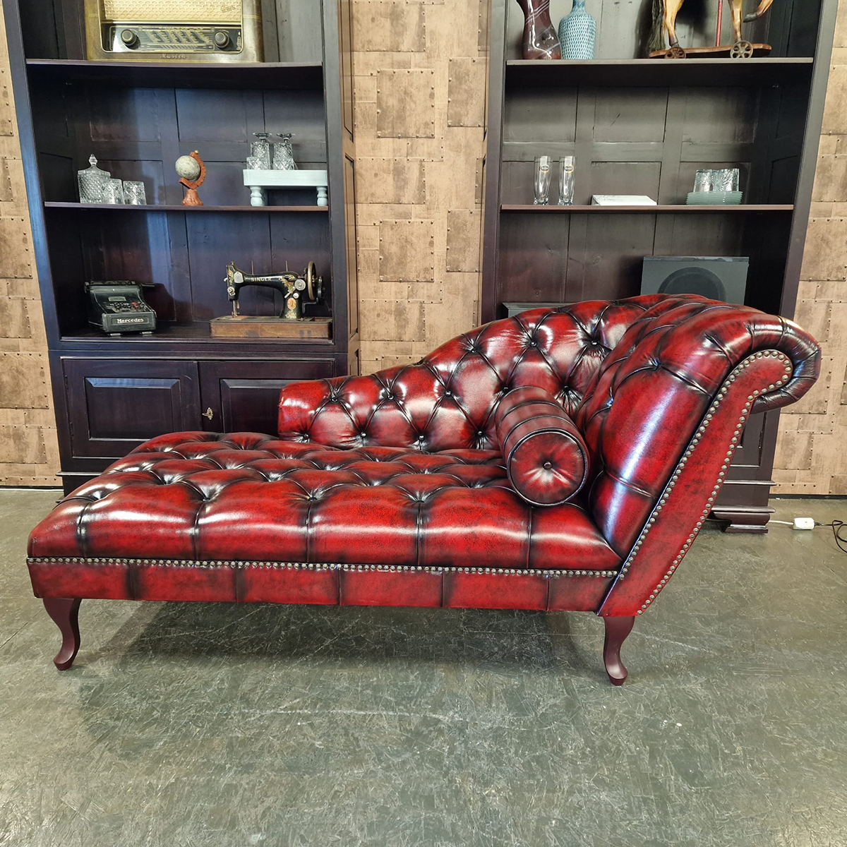 Chesterfield Daybed - Antiek Rood. Speciale Nagels image 2