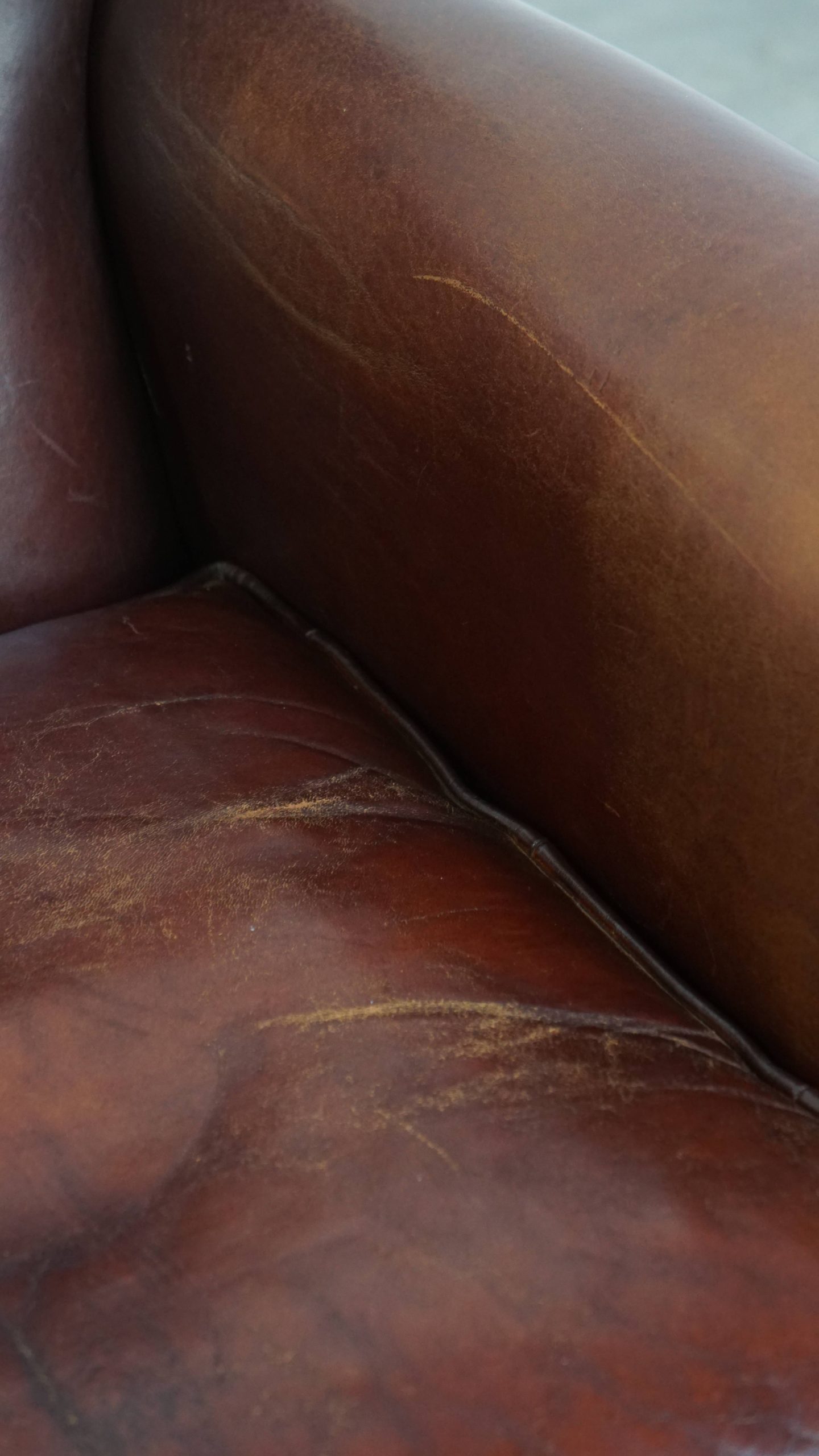 Vintage Karaktervolle Fauteuil Gemaakt Van Schapenleer Met Een Prachtige Warme Kleurstelling image 14